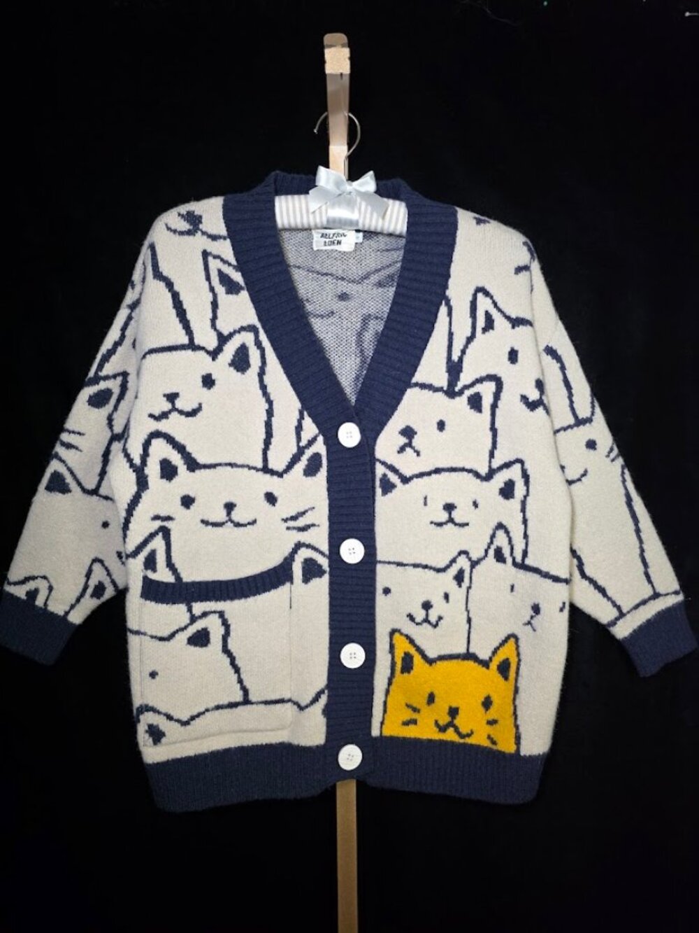 Aelfric Eden Women’s Sweet Cream Cat Graphic Knit Cardigan S